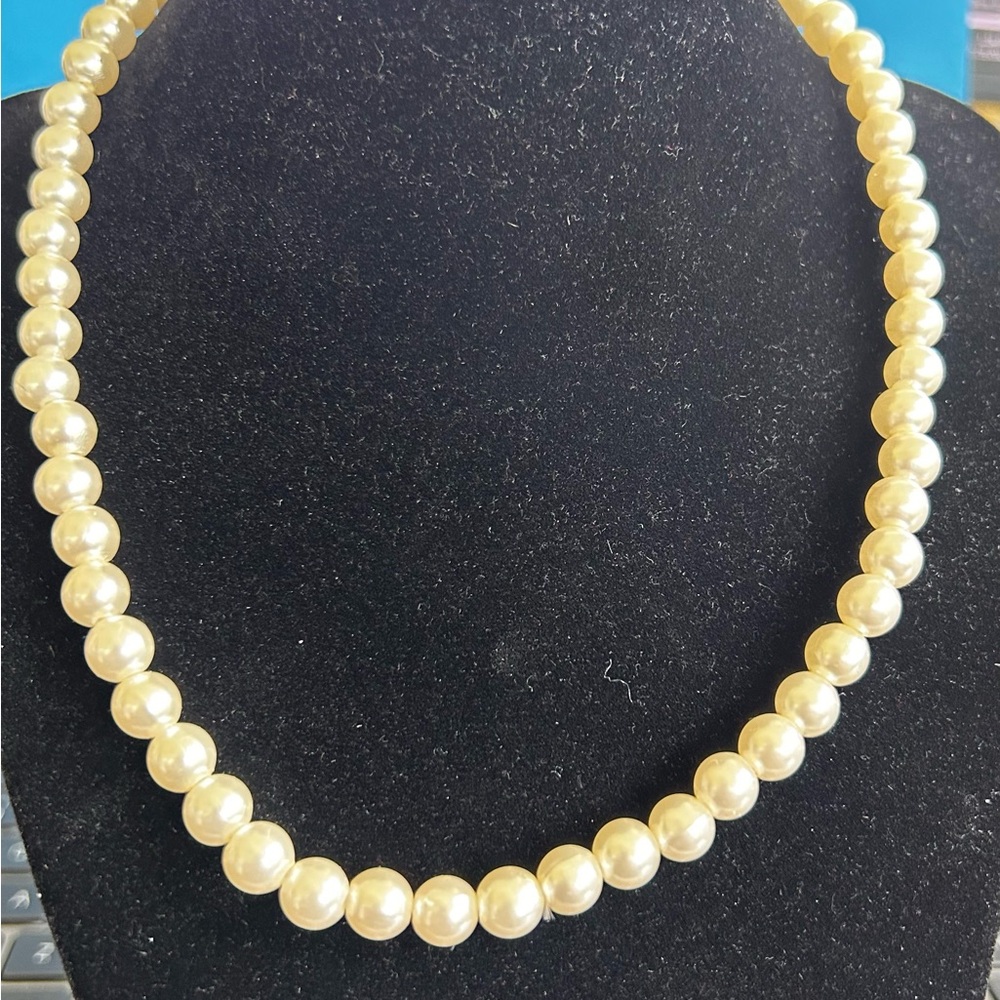Elegant Cream Pearl Necklace